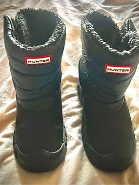 Hunter Black Winter Snow Boots with Shearling Collar